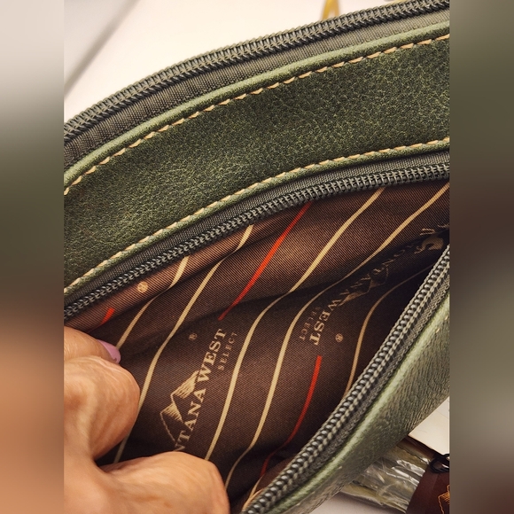 Montana West Cut-Out/Buckle Collection Wristlet Crossbody MW1177-181GN - Picture 6 of 7